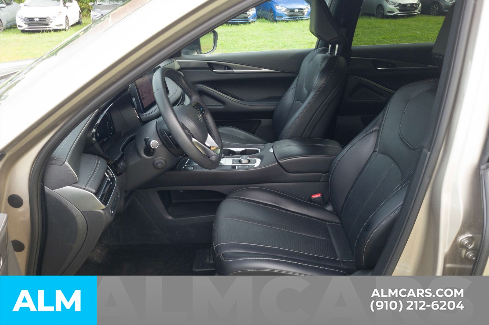 Used 2025  INFINITI LUXE image 6
