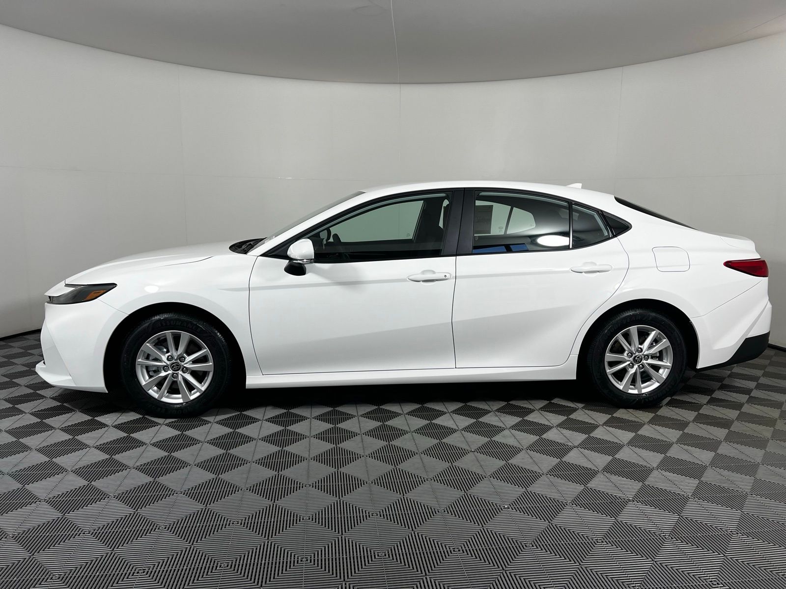 2025 Toyota Camry LE 8
