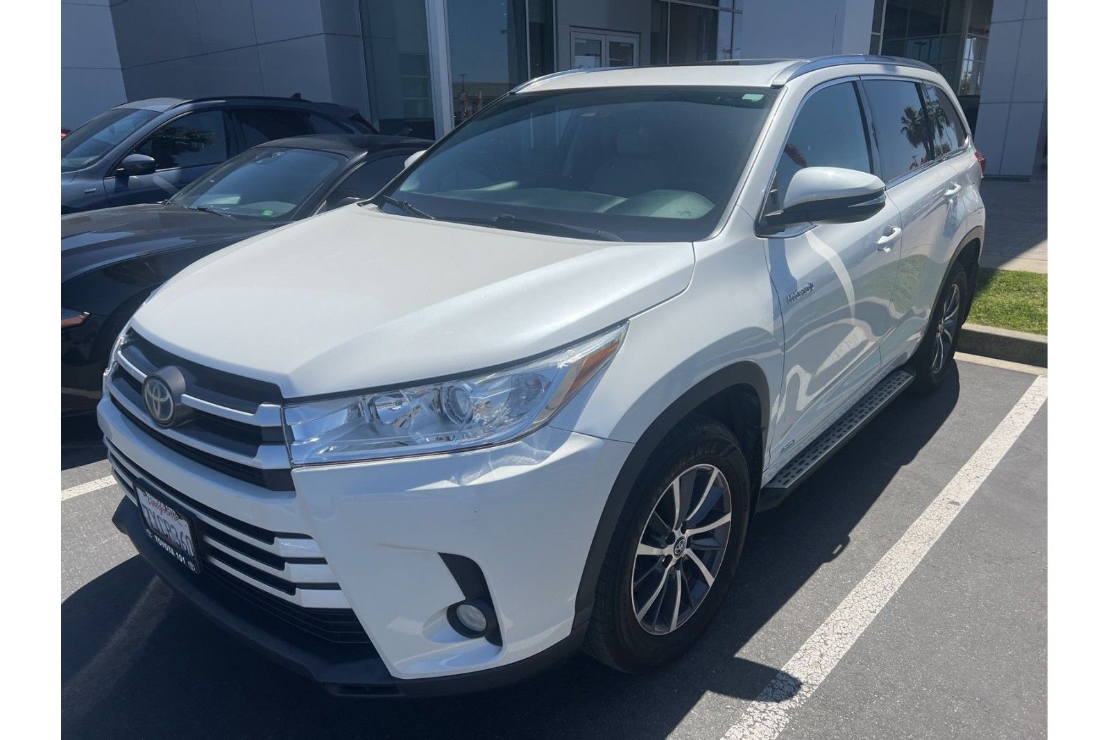 View vehicle photo 2