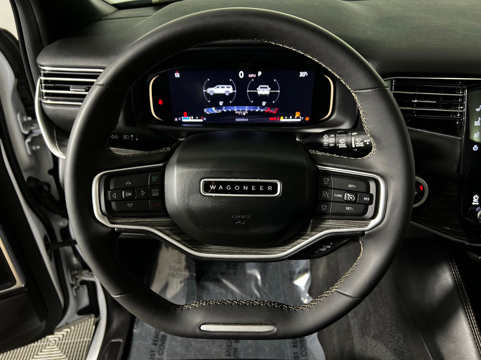 Thumbnail: 2022 Jeep Wagoneer - 16