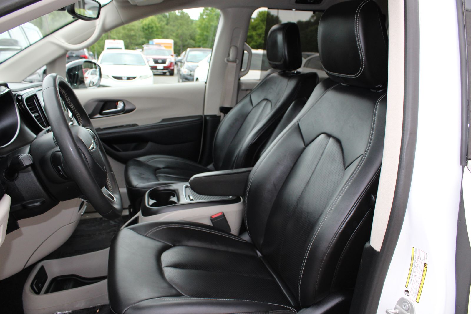 Used 2024 White Chrysler Touring L image 10