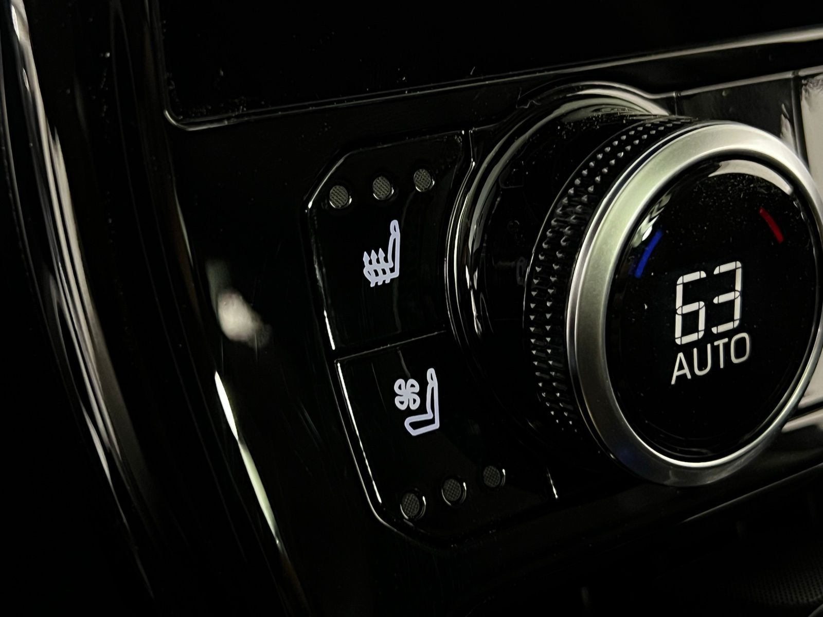 Thumbnail: 2026 Toyota Highlander - 18