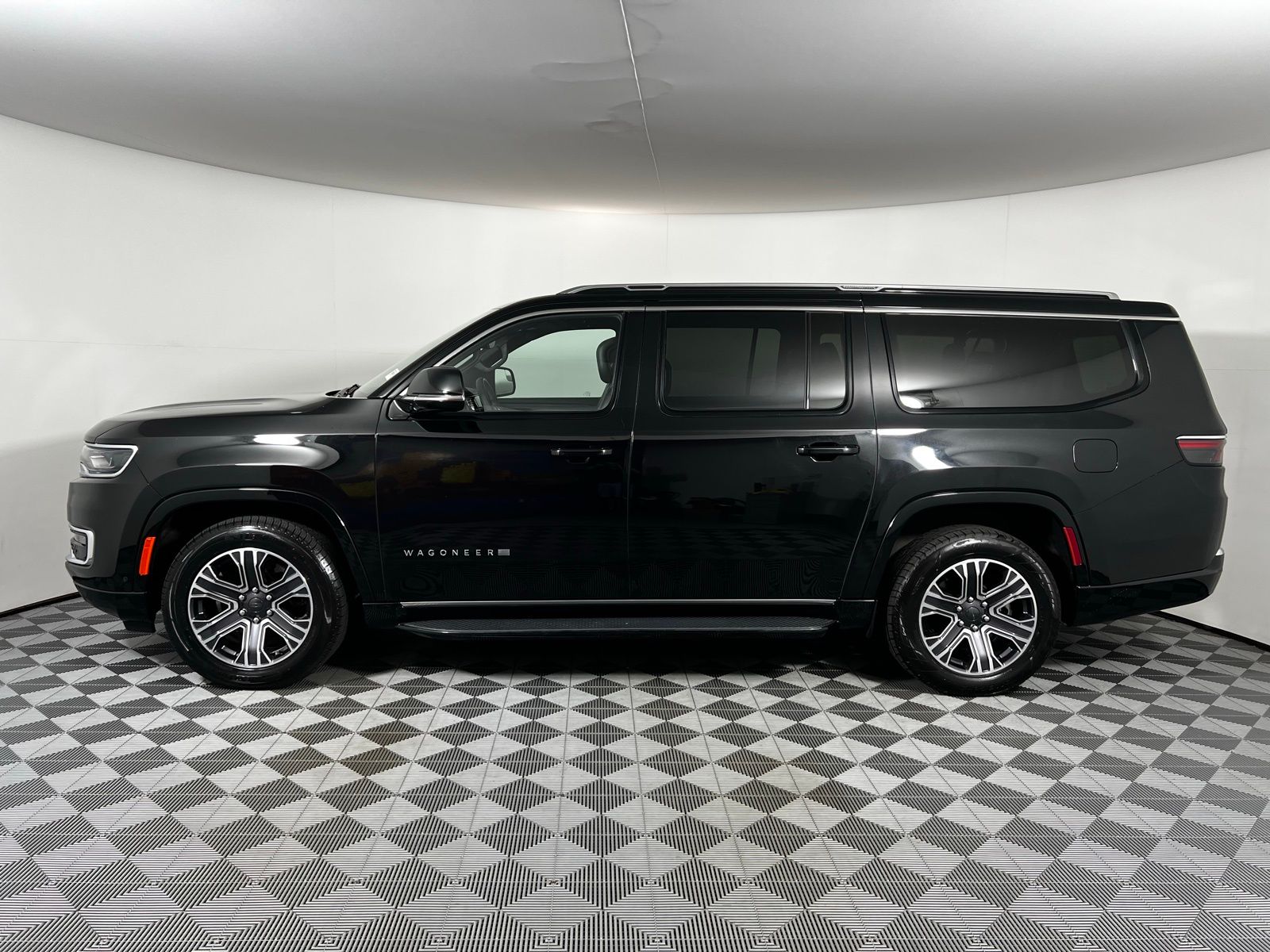 Thumbnail: 2023 Jeep Wagoneer - 8