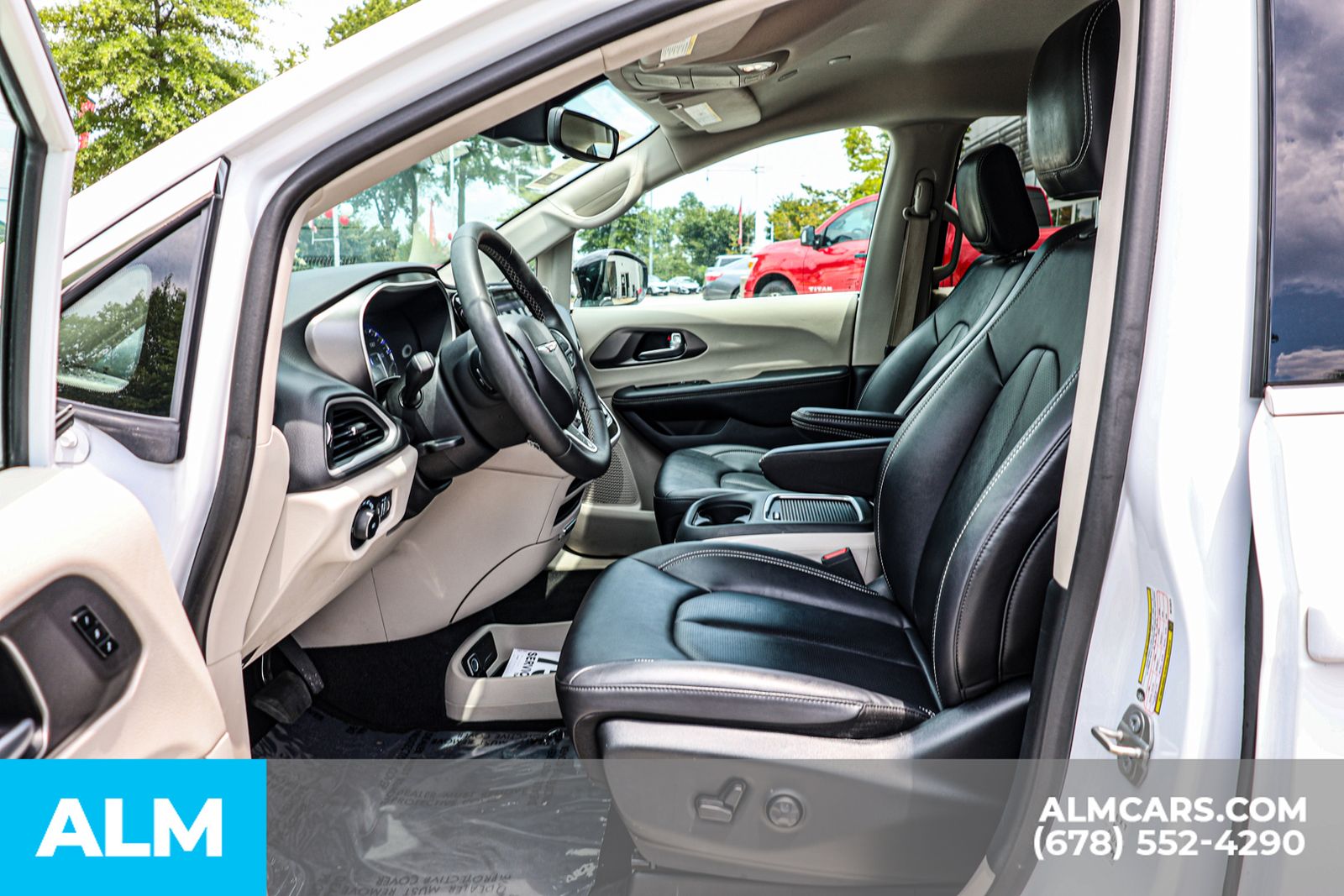 2024 Chrysler Pacifica Touring L photo 18
