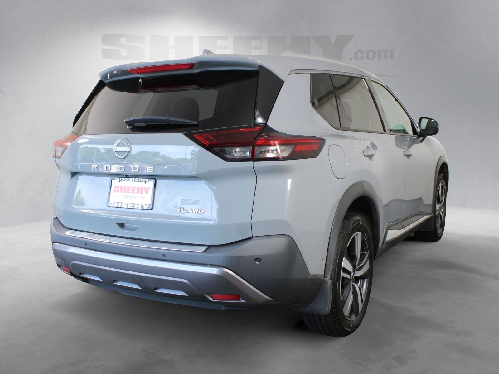 Used 2023 Gray Nissan SL image 12