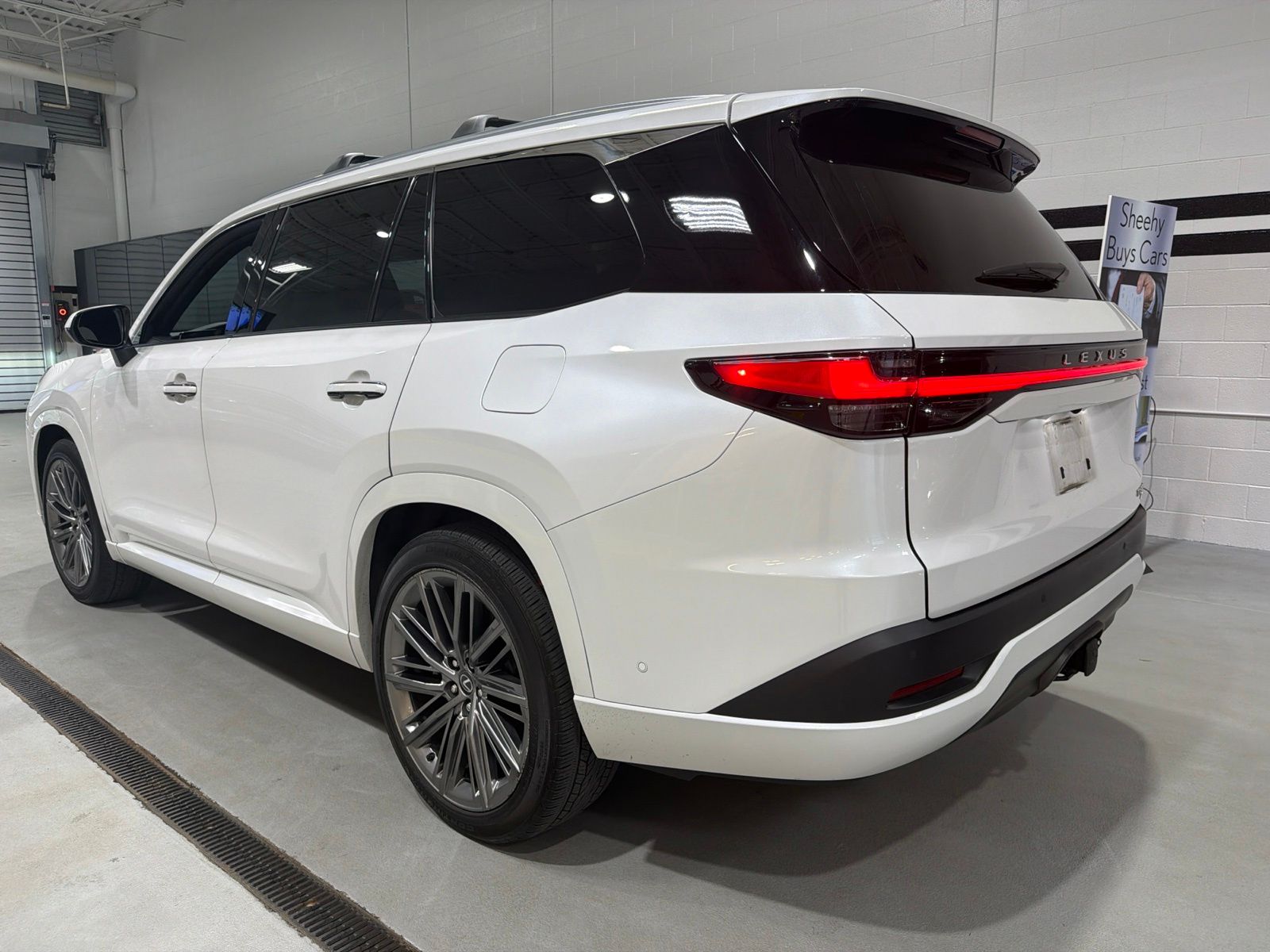 View vehicle photo 3