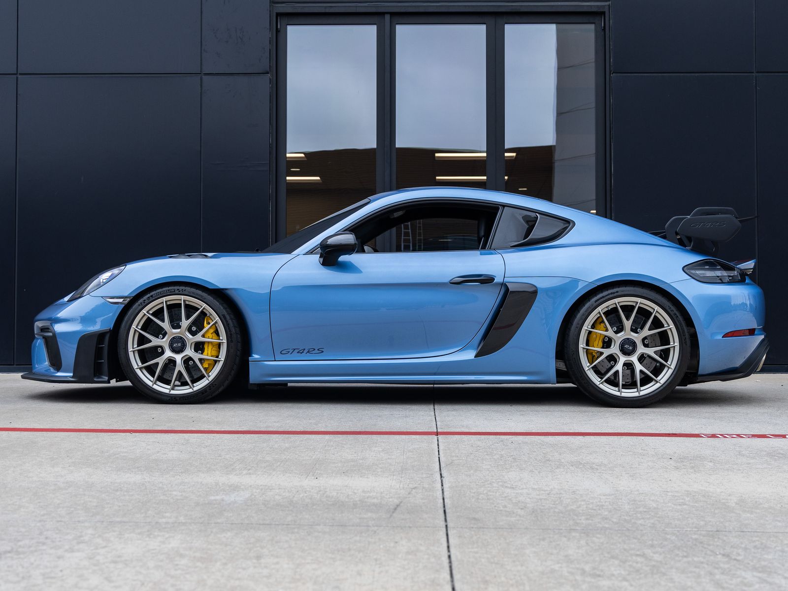 Arctic Metallic 2023 Porsche 718 Cayman Coupe Rear-Wheel Drive 7-Speed Automatic