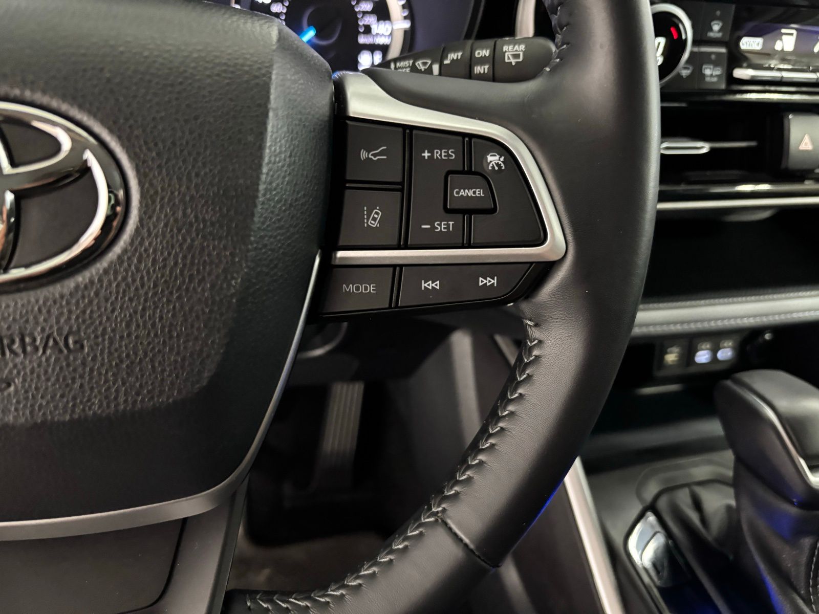 Used Car 2023 Toyota Highlander Hybrid  Le For Sale Under $40,000 In Austin, Texas