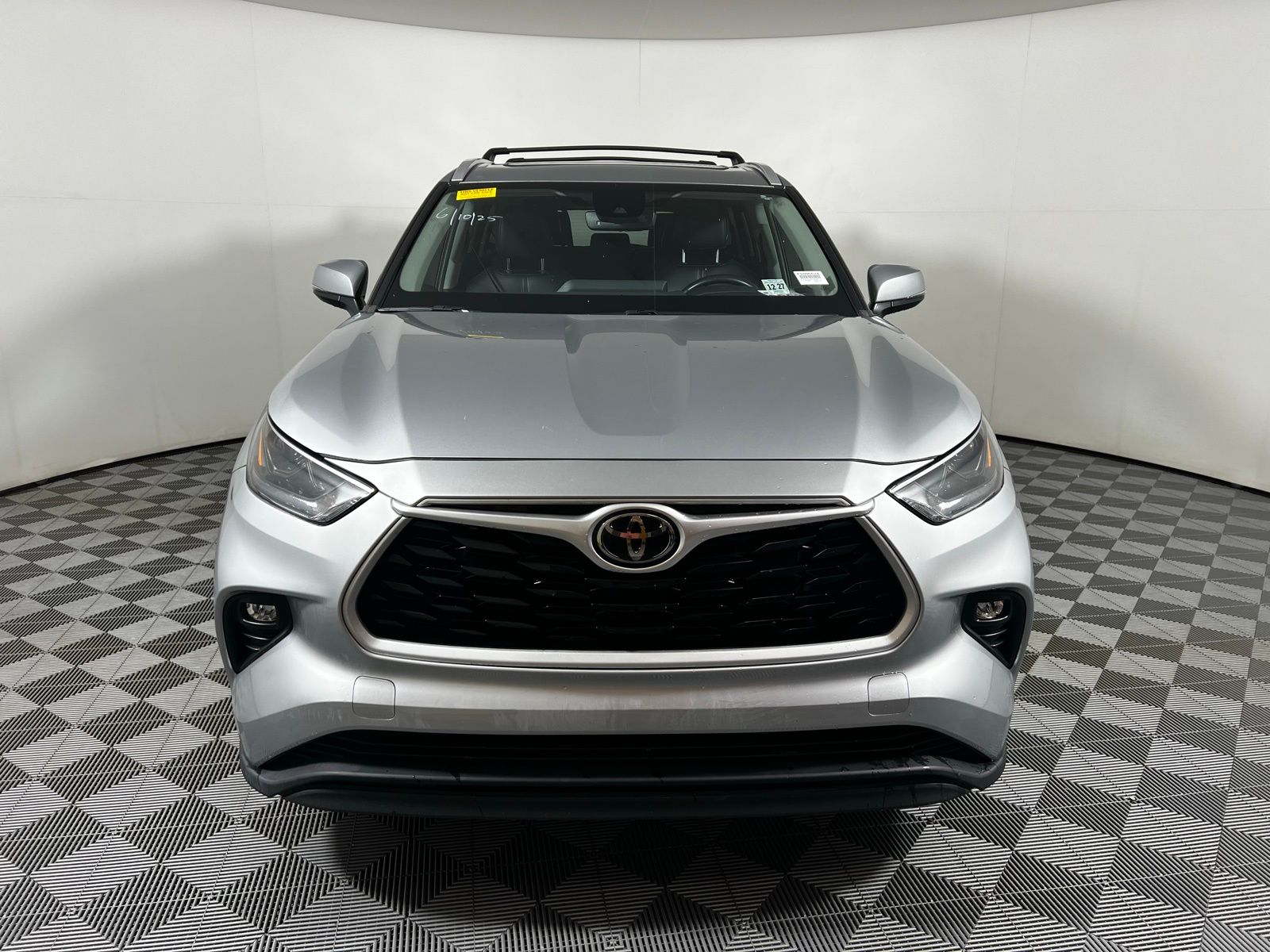 2023 Toyota Highlander XLE 2