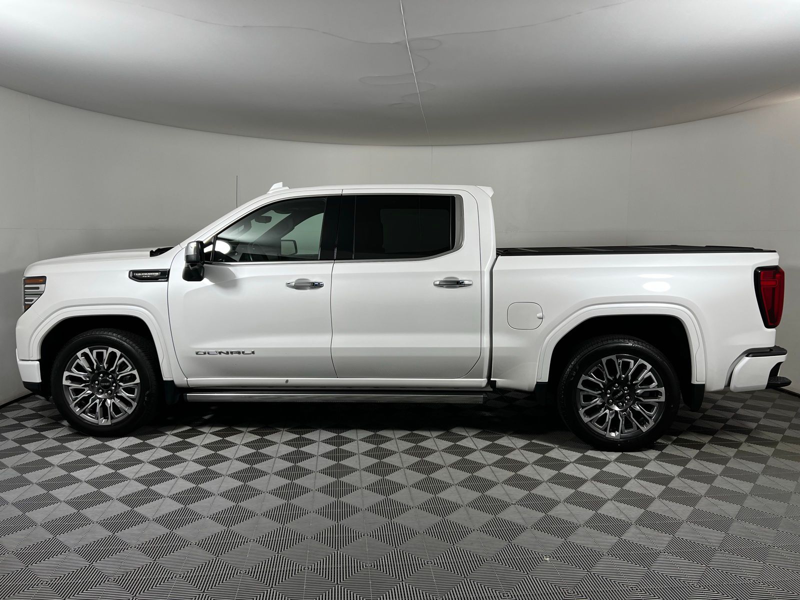 2024 GMC Sierra 1500 Denali Ultimate 8