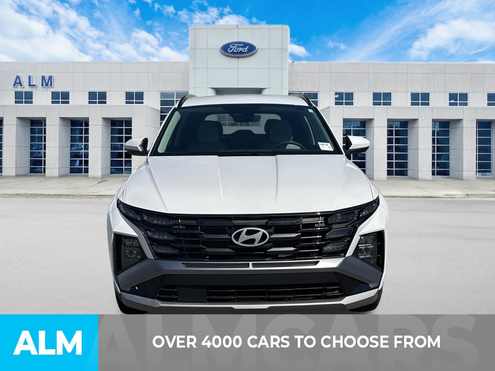 Used 2025 White Hyundai SEL image 2