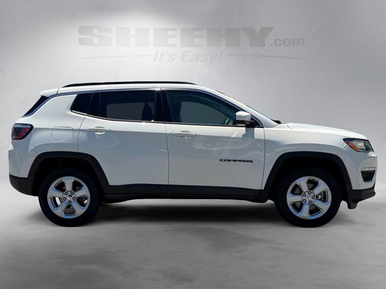 Used 2021 White Clearcoat Jeep Latitude image 10