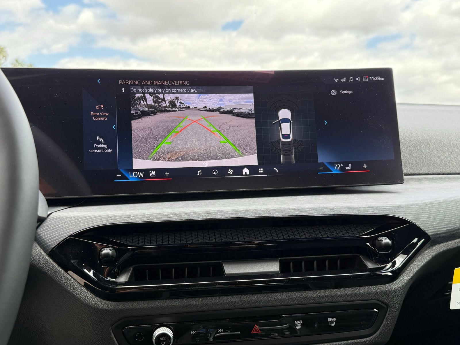 New 2026 White BMW eDrive40 image 29
