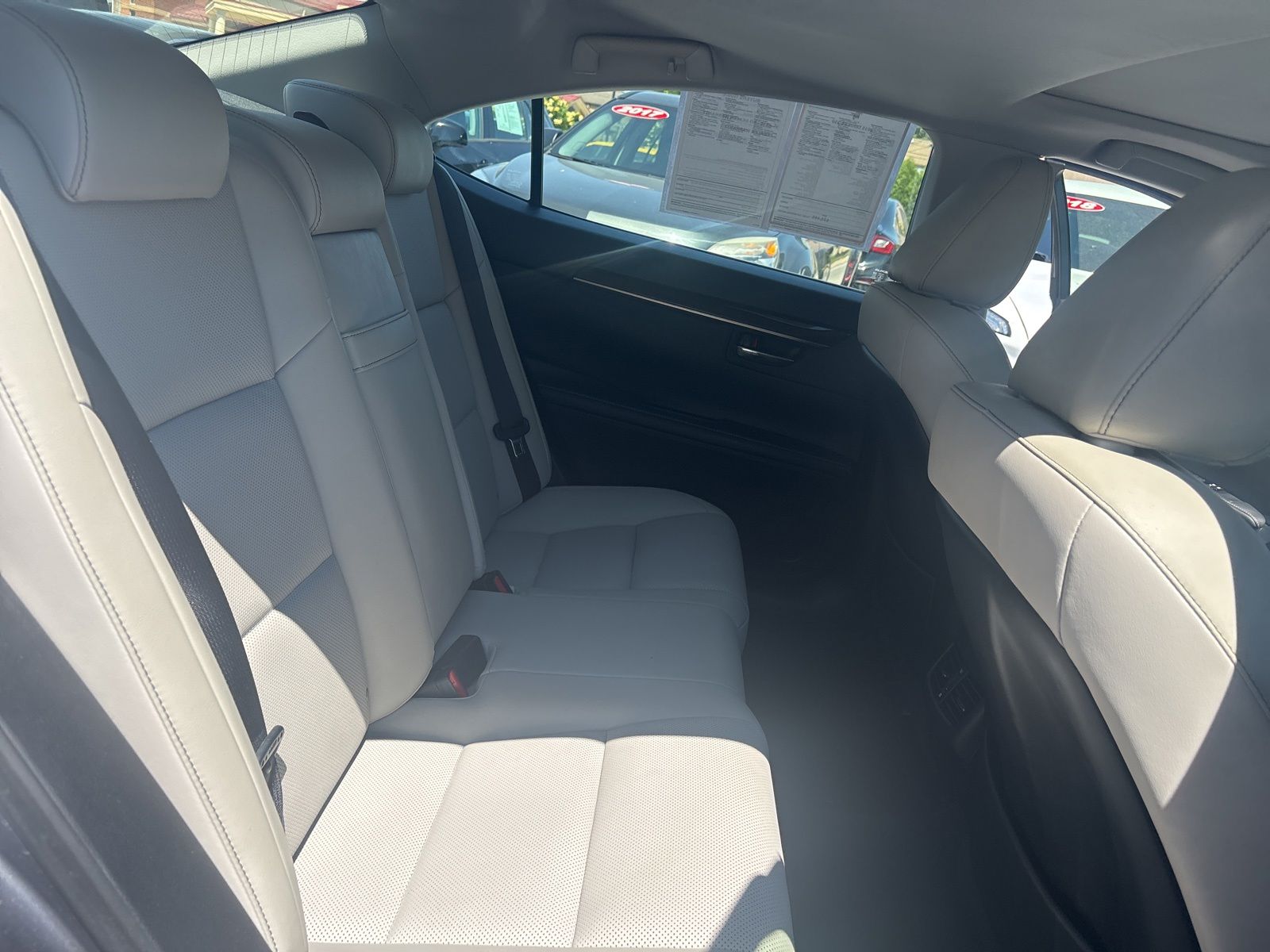 2015 Lexus ES 350 - Photo 18