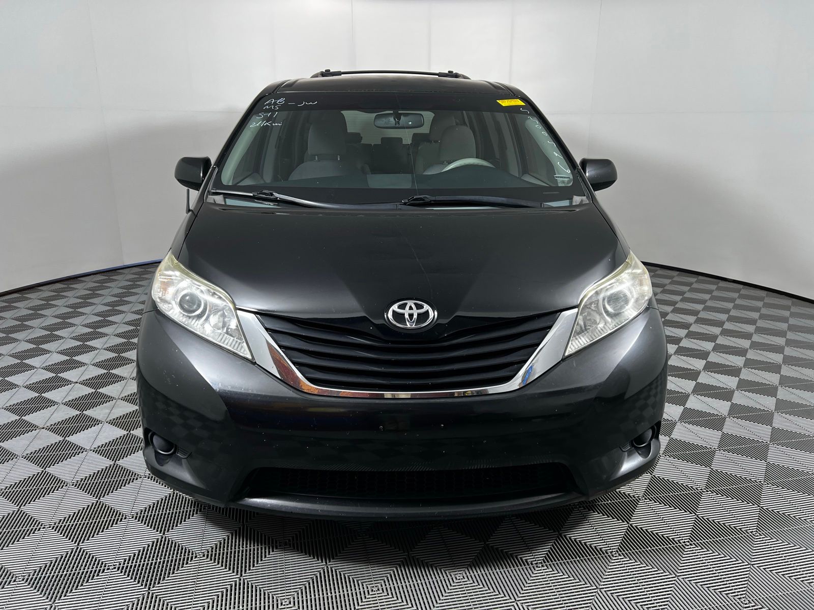 Thumbnail: 2013 Toyota Sienna - 2