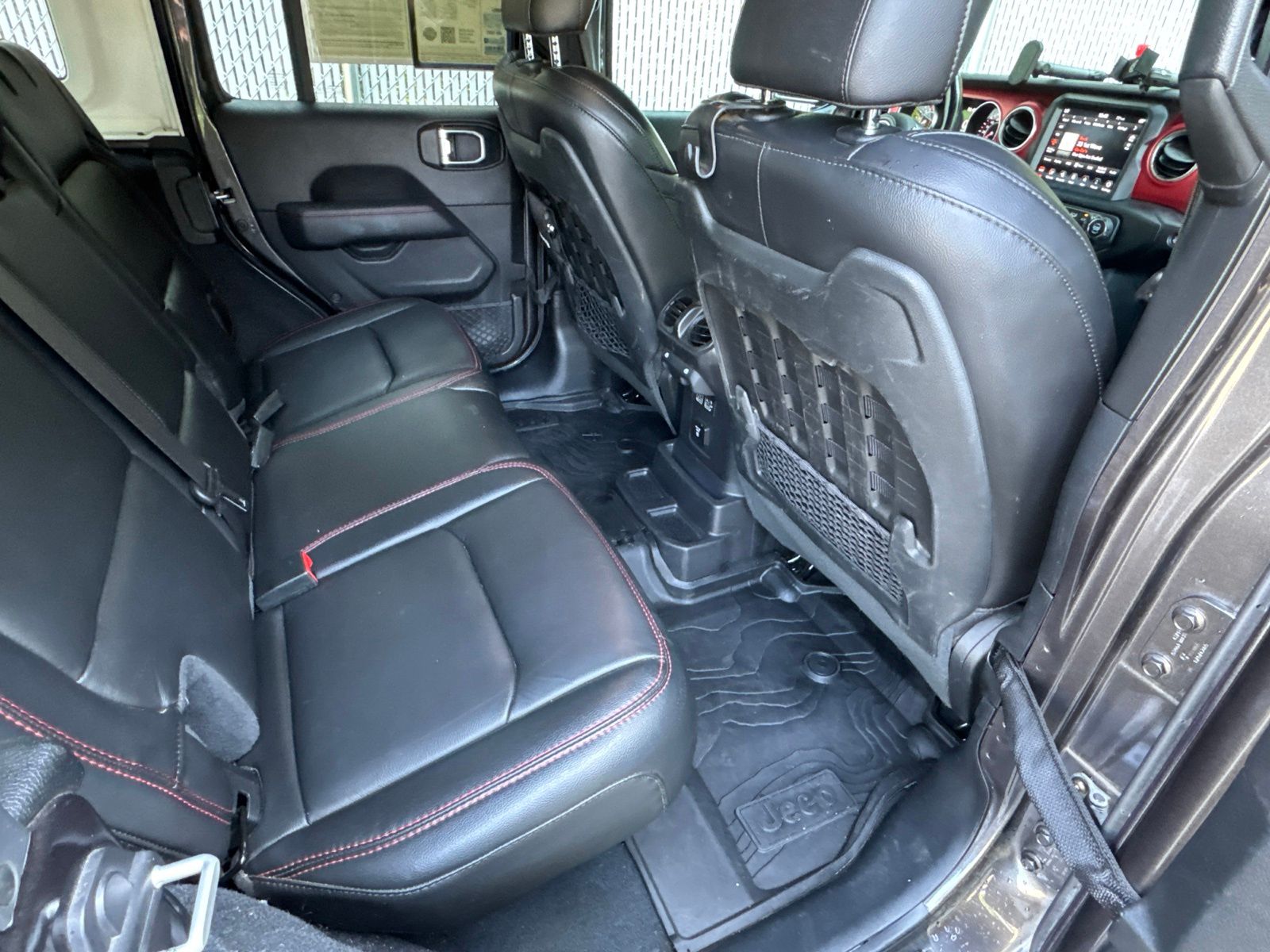 Used 2020 Granite Crystal Clearcoat Metallic Jeep Unlimited Rubicon image 22