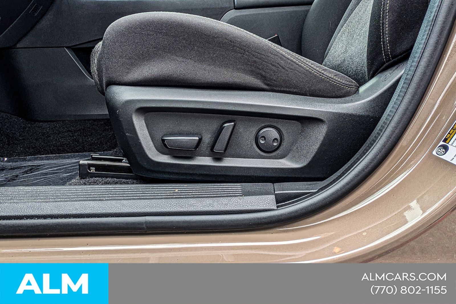 Used 2025 Beige/tan Nissan SV image 20