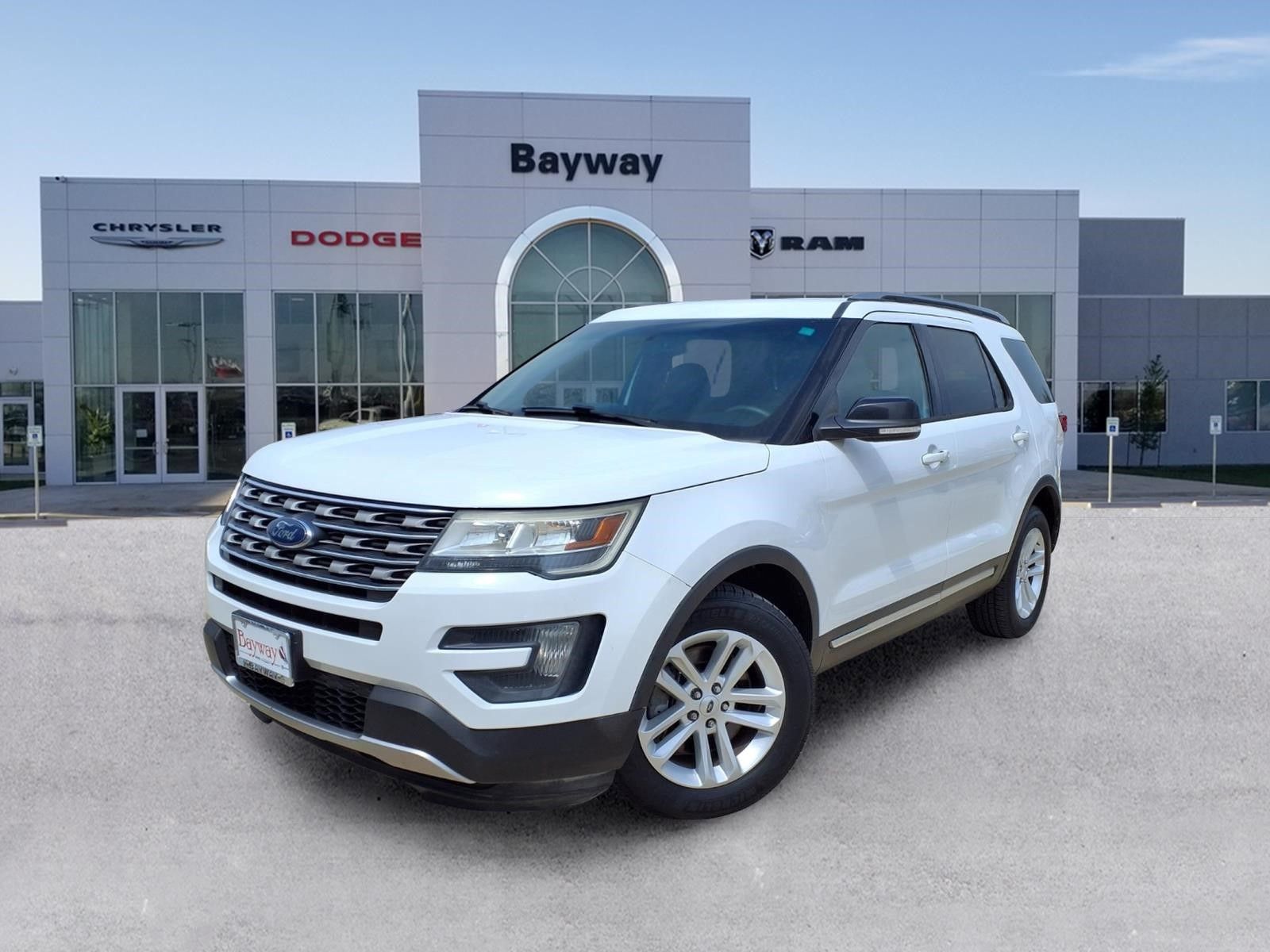 2016 Ford Explorer XLT White at Autostrade