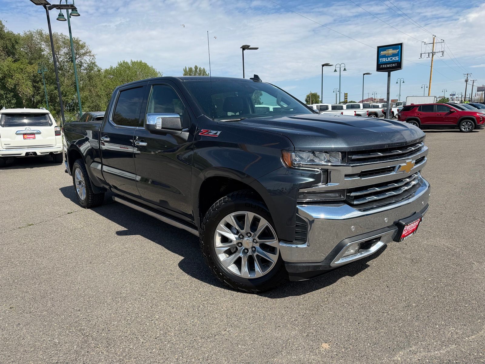 Shadow Gray Metallic 2022 Chevrolet Silverado 1500 Pickup Truck Four-Wheel Drive 8-Speed Automatic