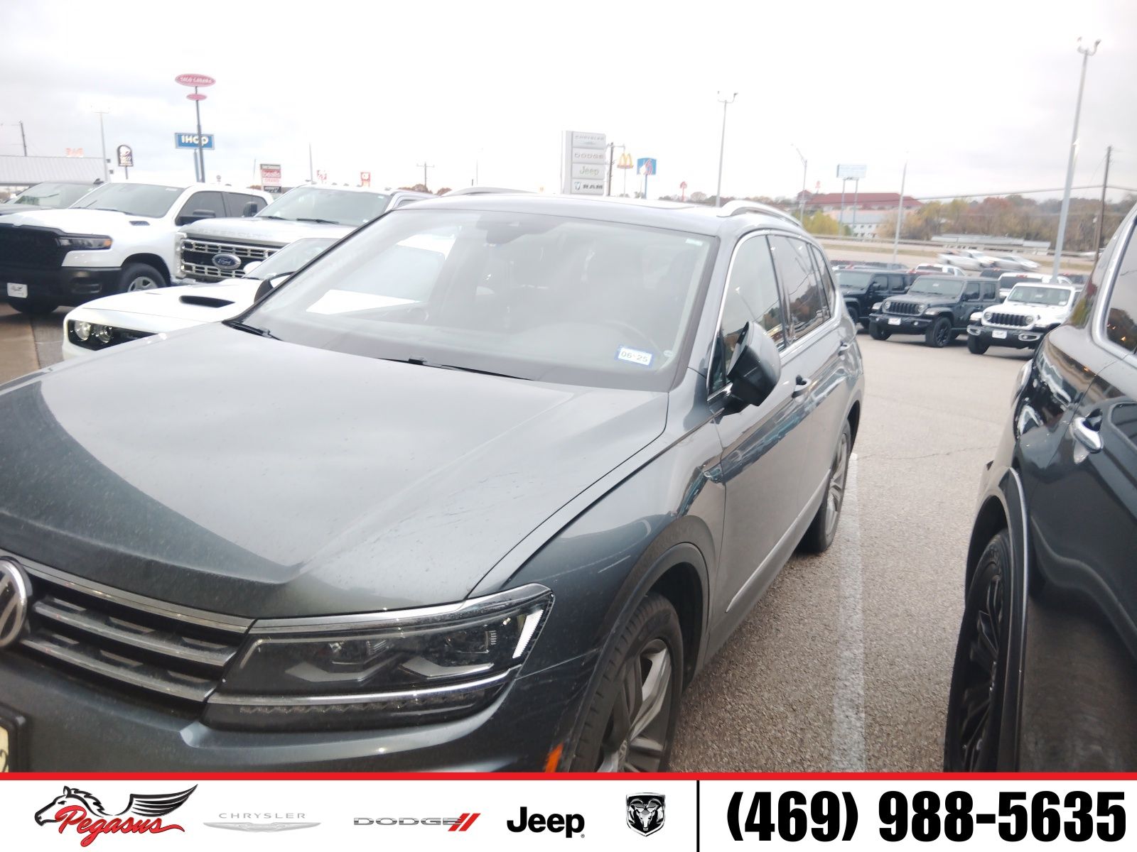 2019 Volkswagen Tiguan 2.0T SEL Premium 3