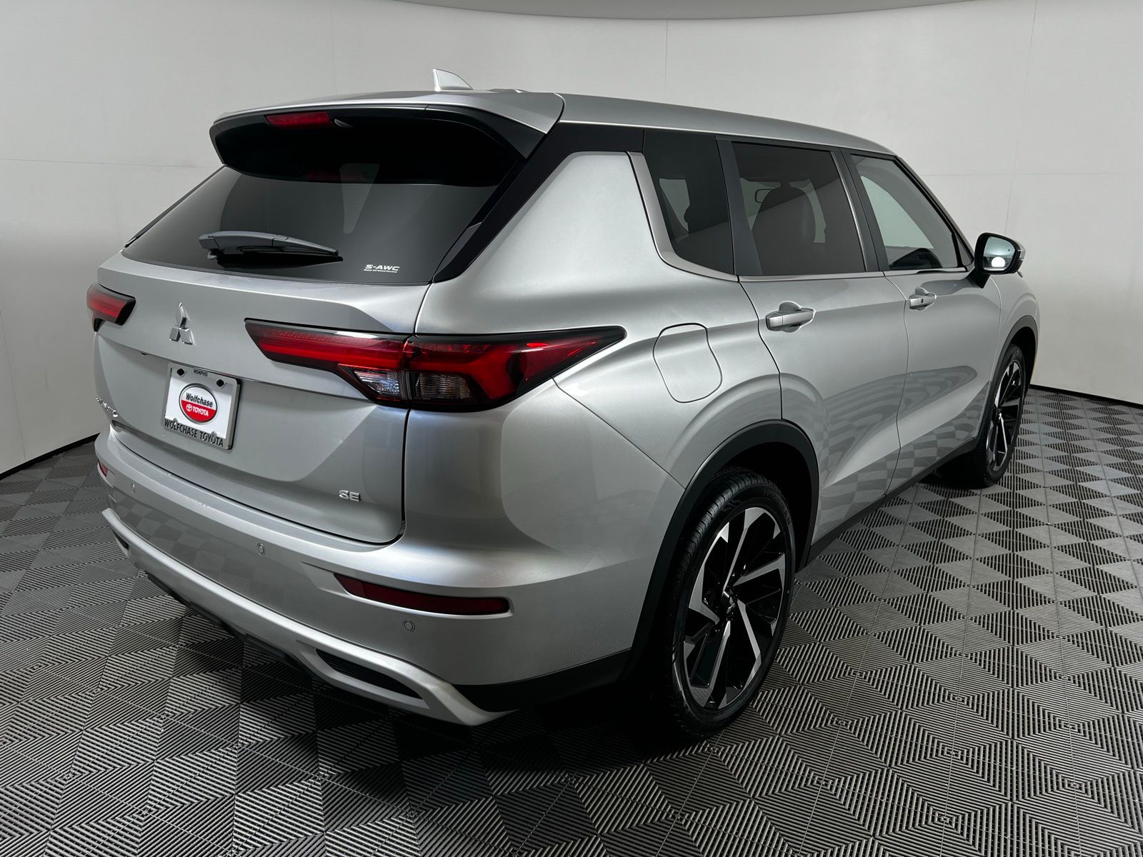 Thumbnail: 2024 Mitsubishi Outlander - 5