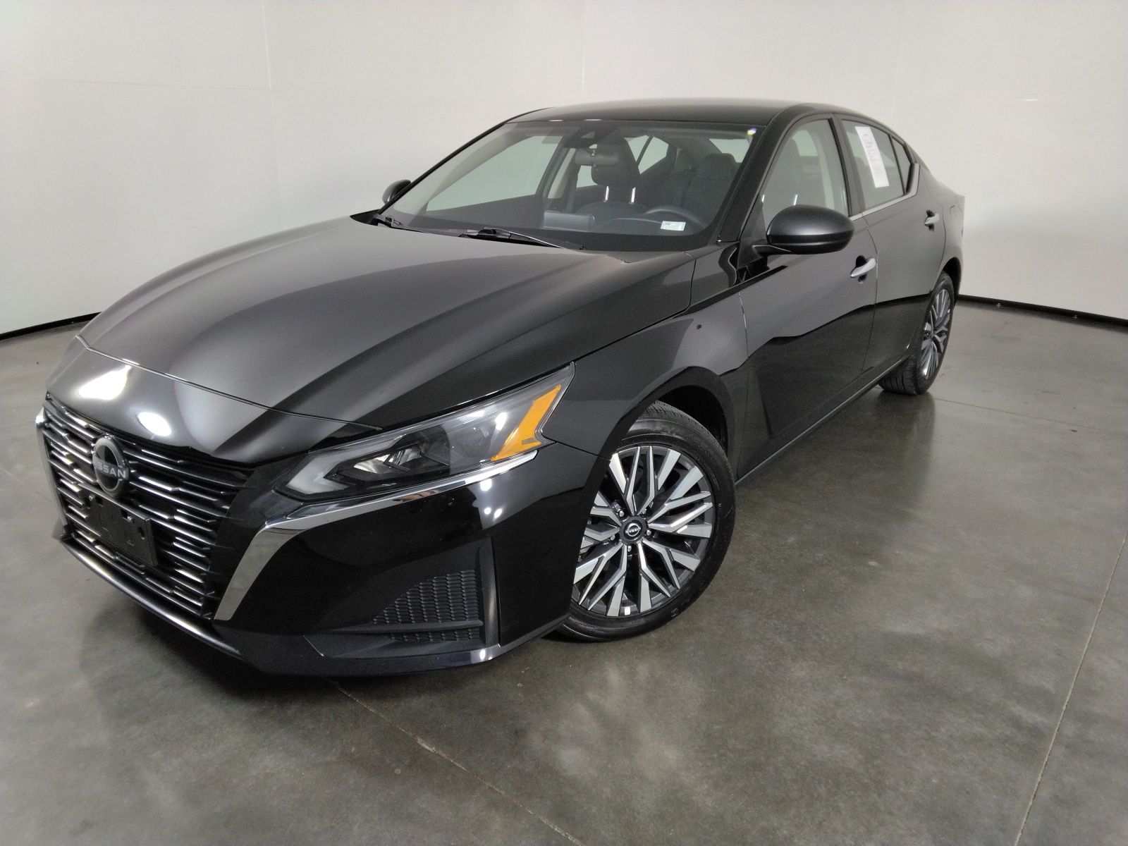Super Black Clearcoat 2025 Nissan Altima Sedan Front-Wheel Drive Continuously Variable Transmission