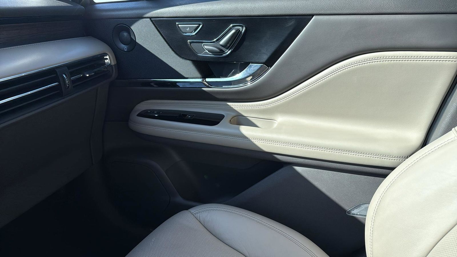 Used Car 2020 Lincoln Corsair  Reserve For Sale Under $30,000 In Austin, Texas