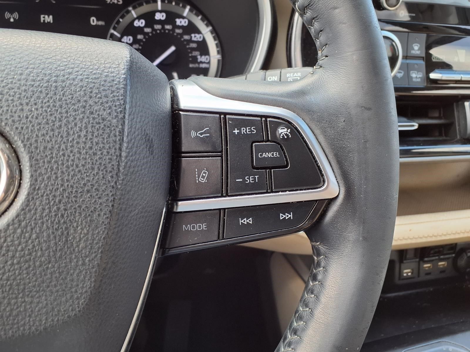 2021 Toyota Highlander XLE White at Toyota of Victoria