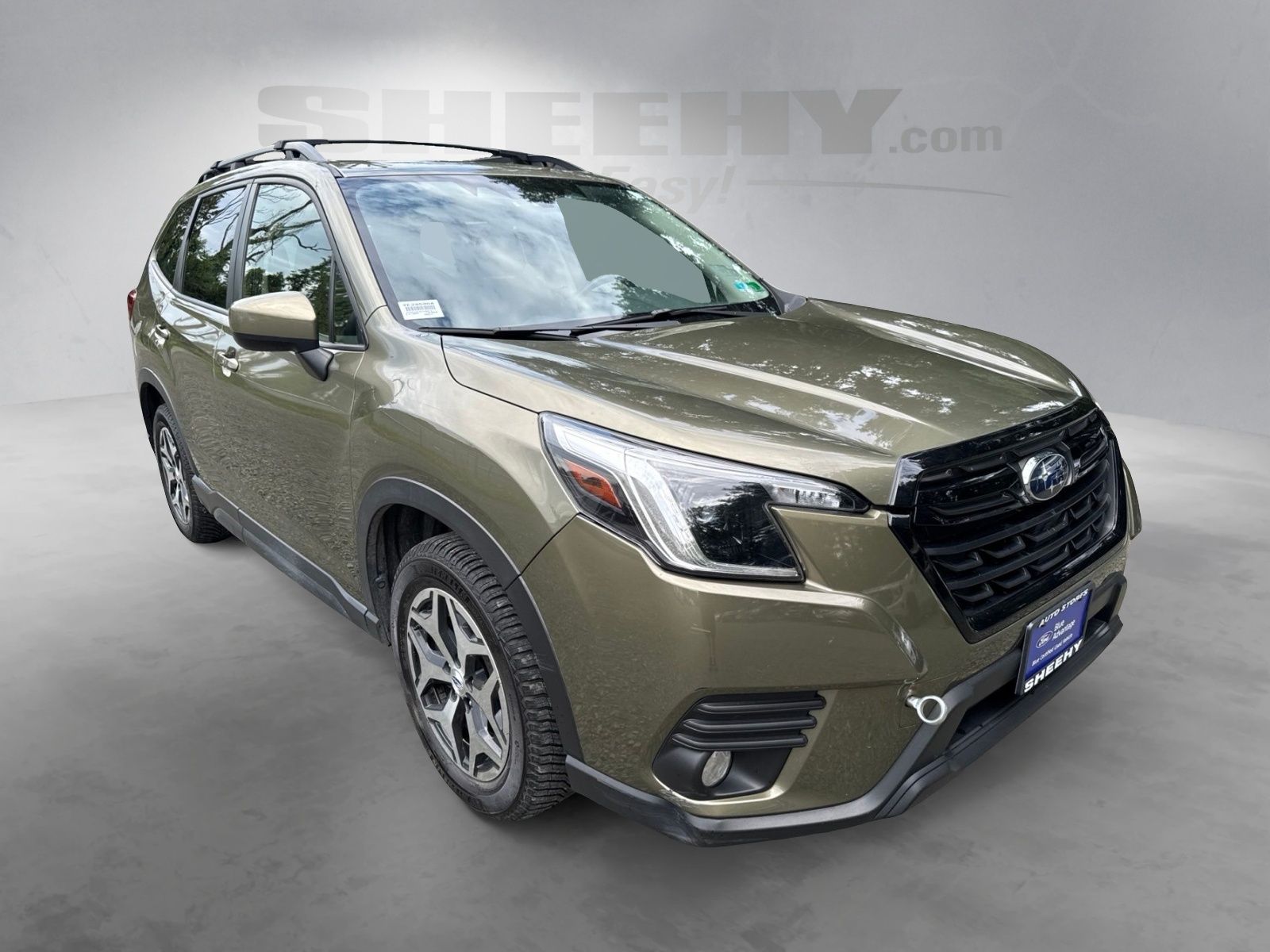 Used 2023 Autumn Green Metallic Subaru Premium image 2