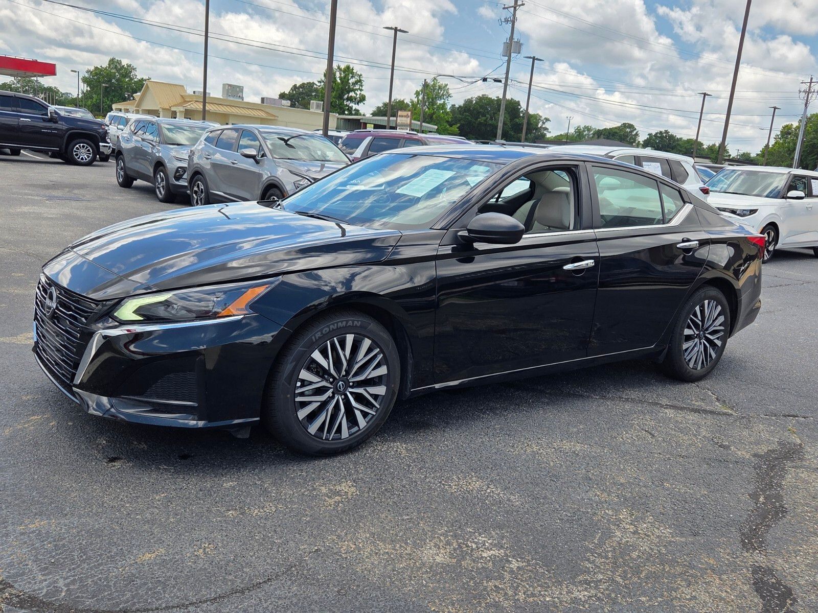 Used 2025 Super Black Nissan 2.5 SV image 3