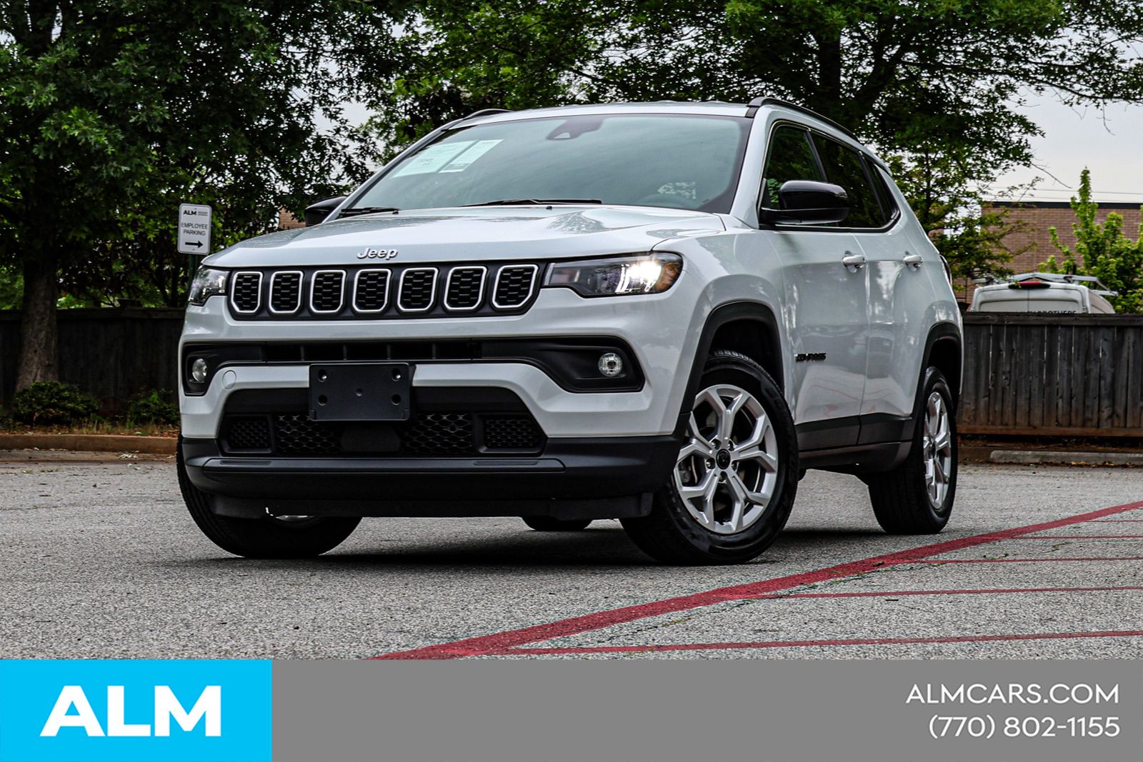 Used 2025 White Jeep Latitude image 2