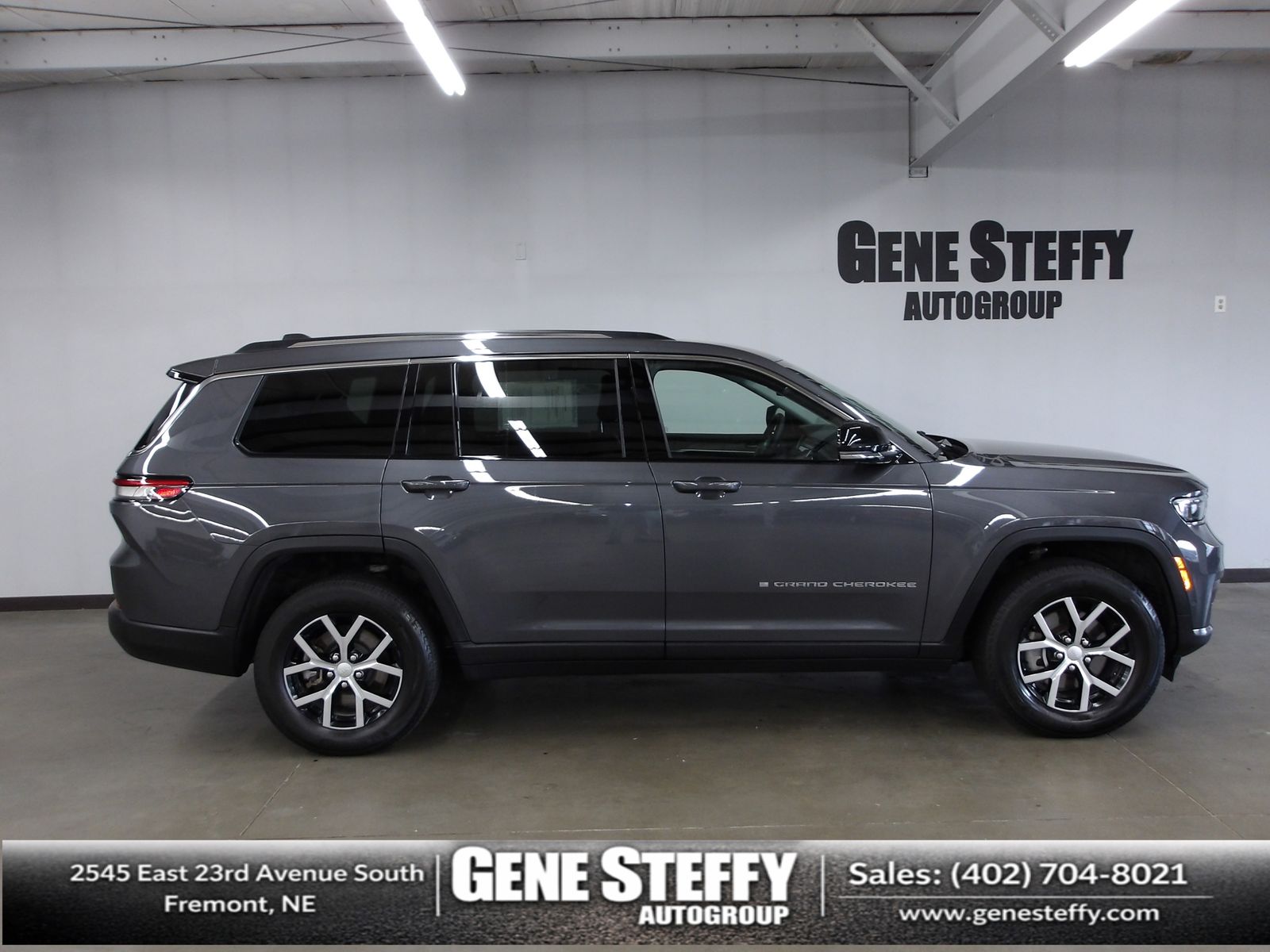 Baltic Gray Metallic Clearcoat 2023 Jeep Grand Cherokee L SUV / Crossover Four-Wheel Drive 8-Speed Automatic
