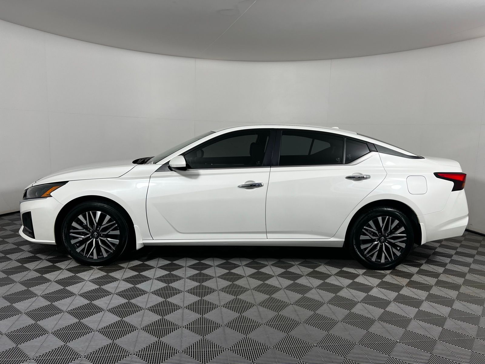 2023 Nissan Altima SV 8