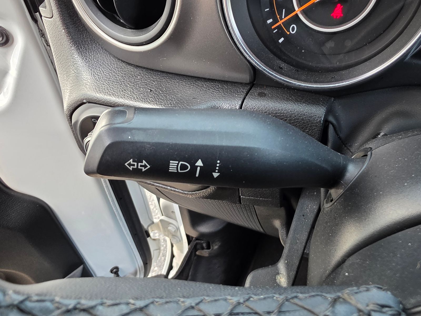 Used 2023 White Jeep Sport S image 35