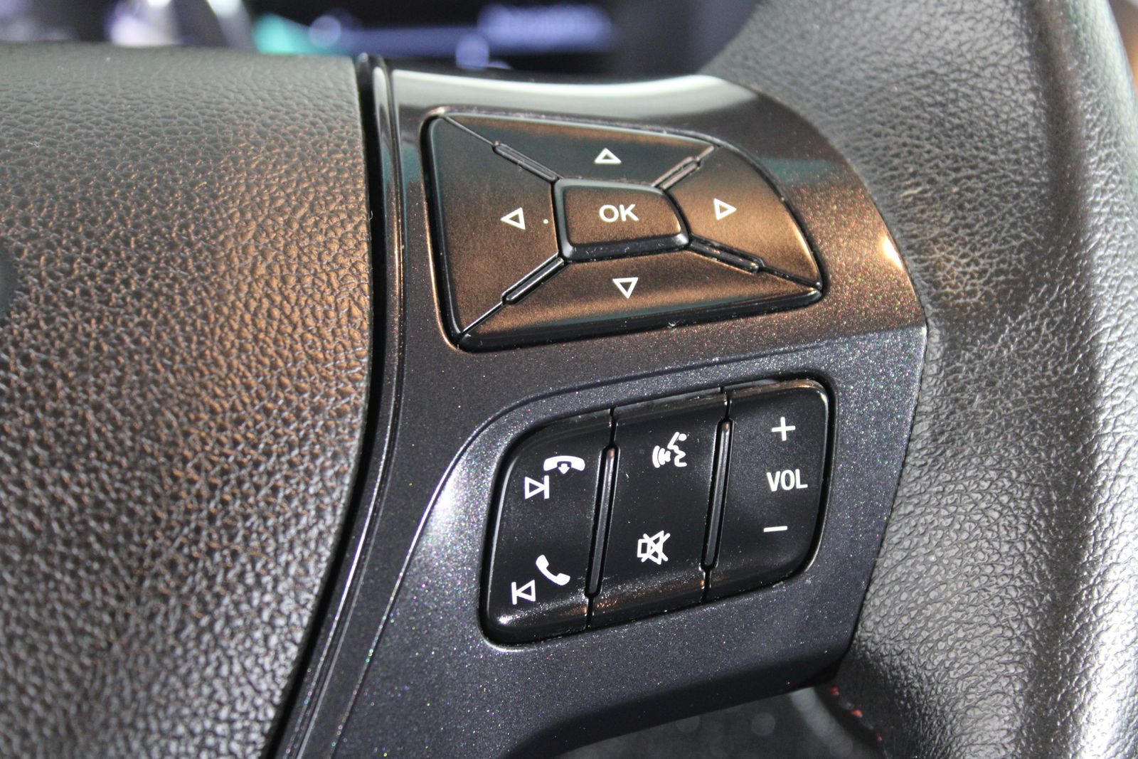 Used 2016 Gray Ford Sport image 18