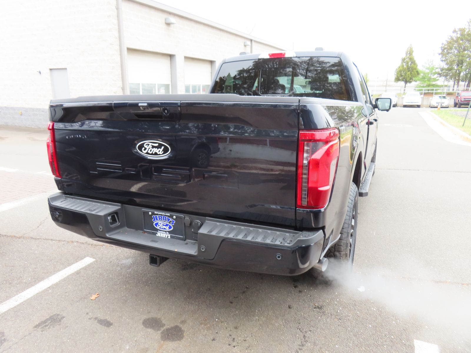 View vehicle photo 4