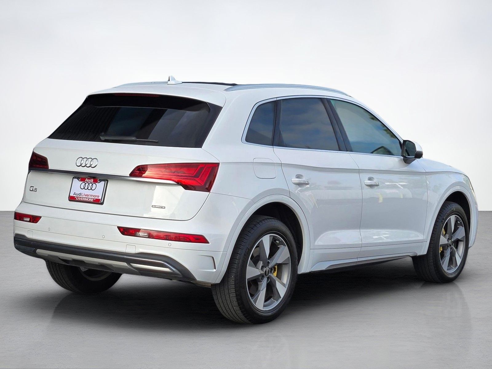 View vehicle photo 7