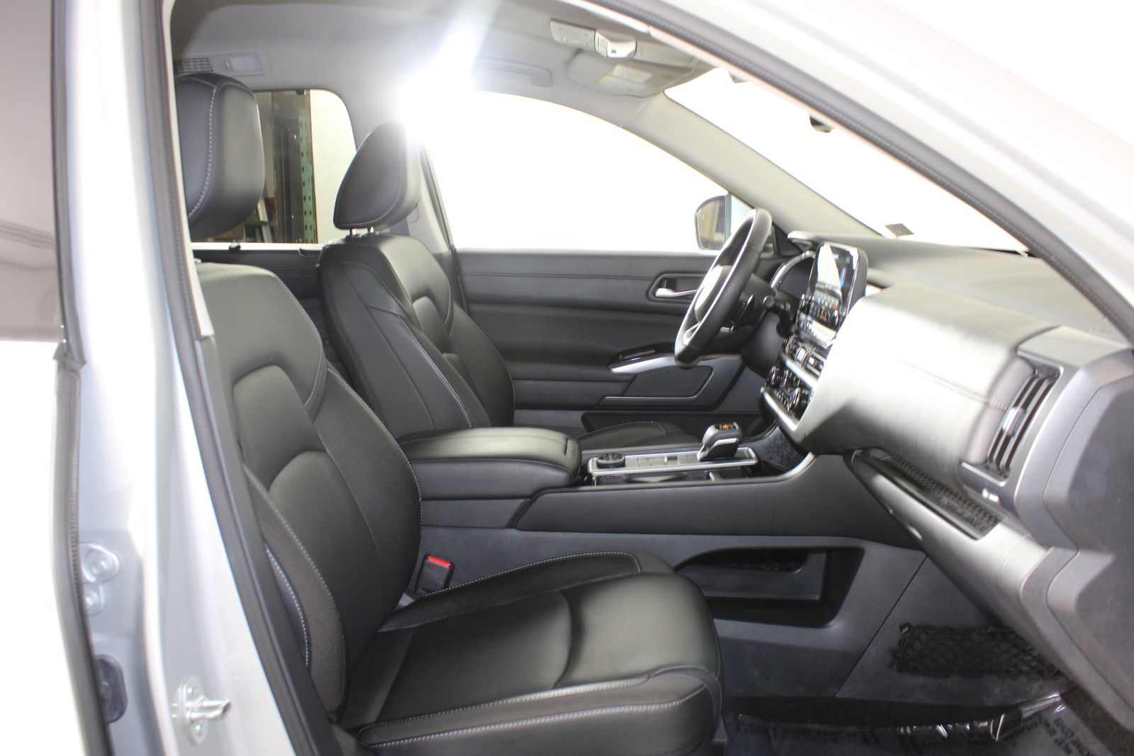 Used 2024 Silver Nissan SL image 16