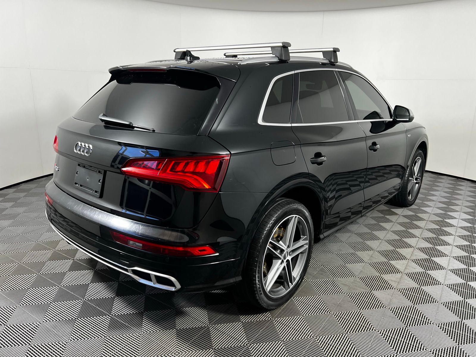 Thumbnail: 2018 Audi SQ5 - 5