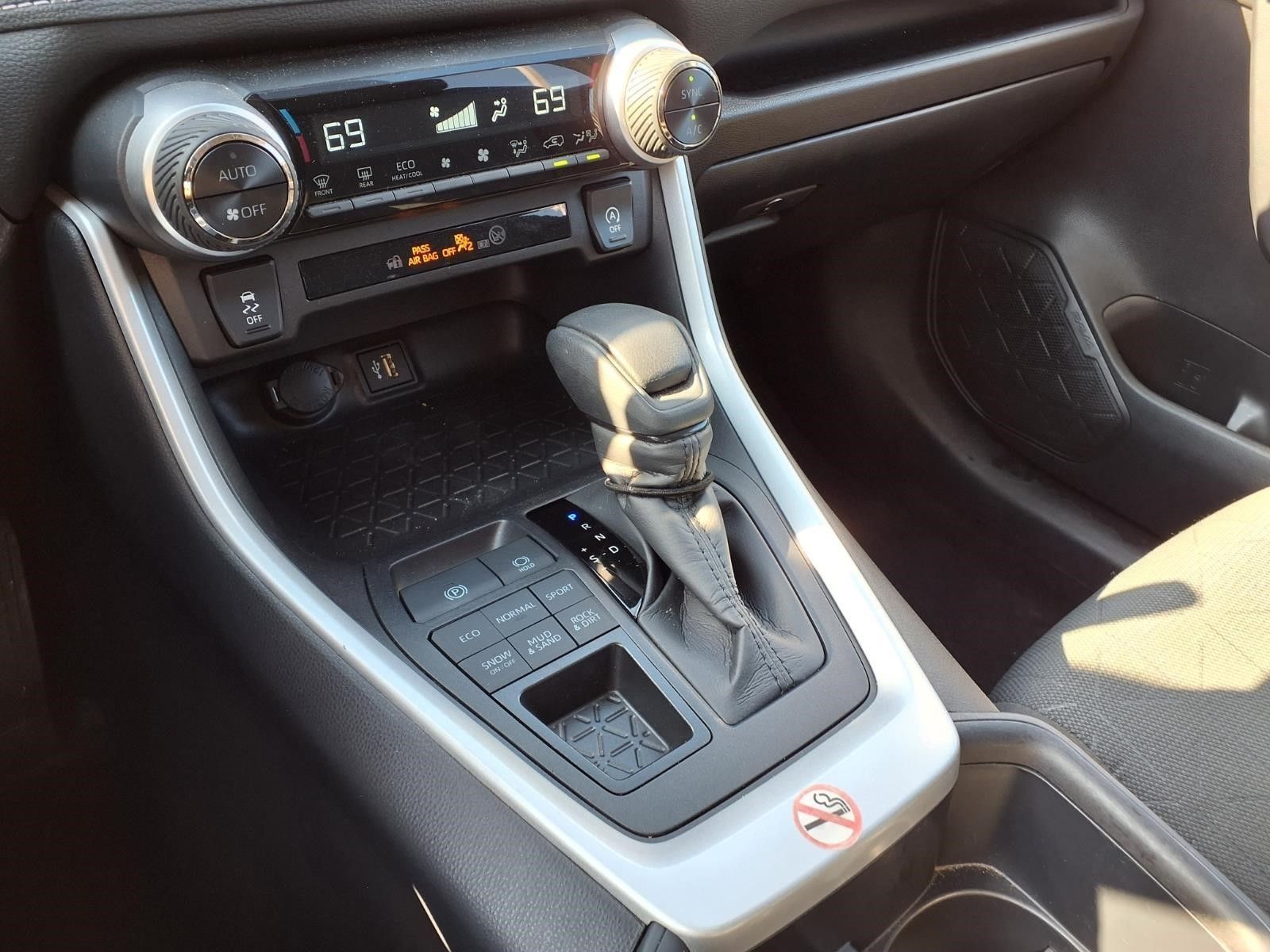2025 Toyota RAV4 XLE White at Gullo Toyota