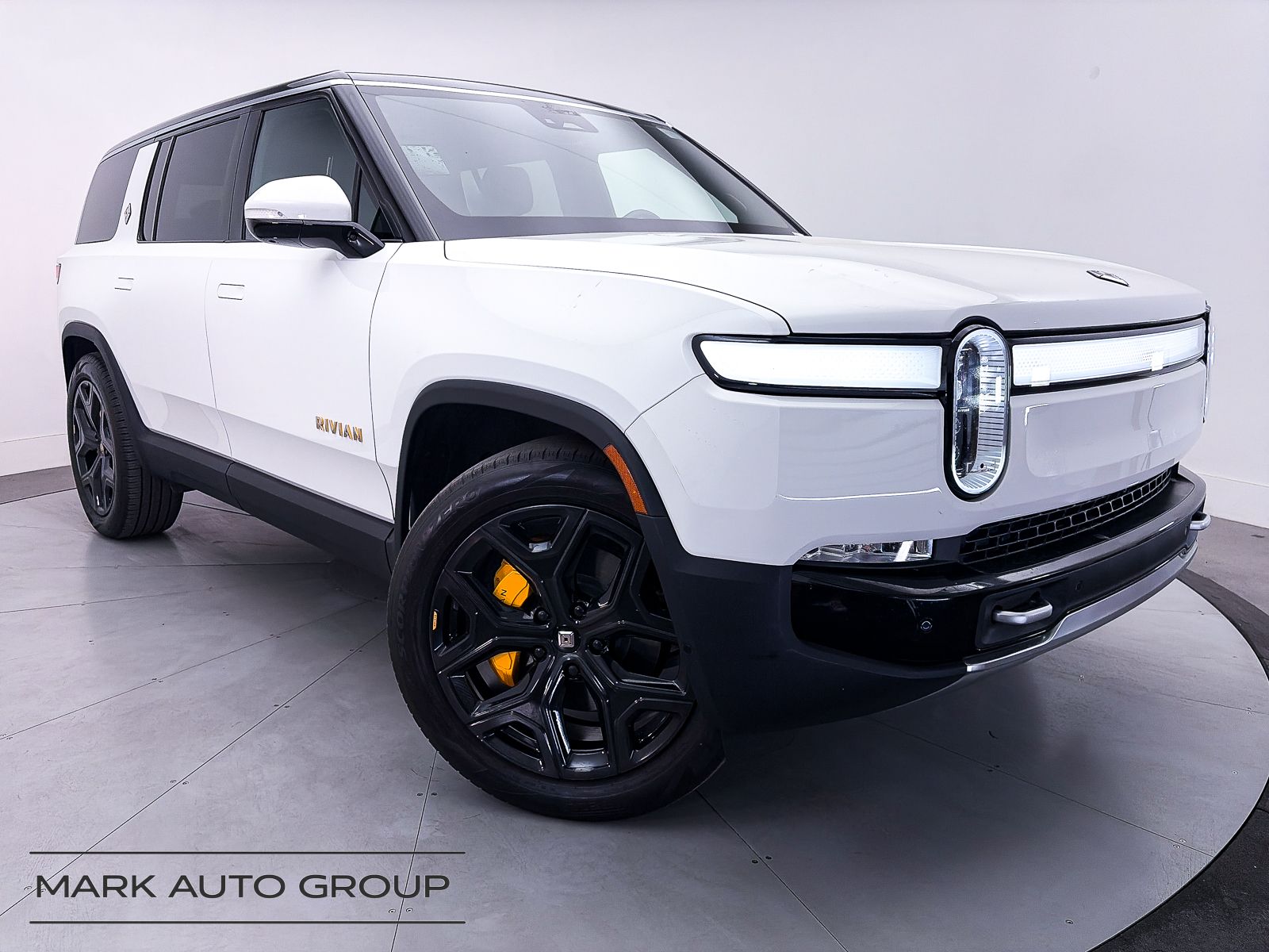 2024 Rivian R1S Adventure