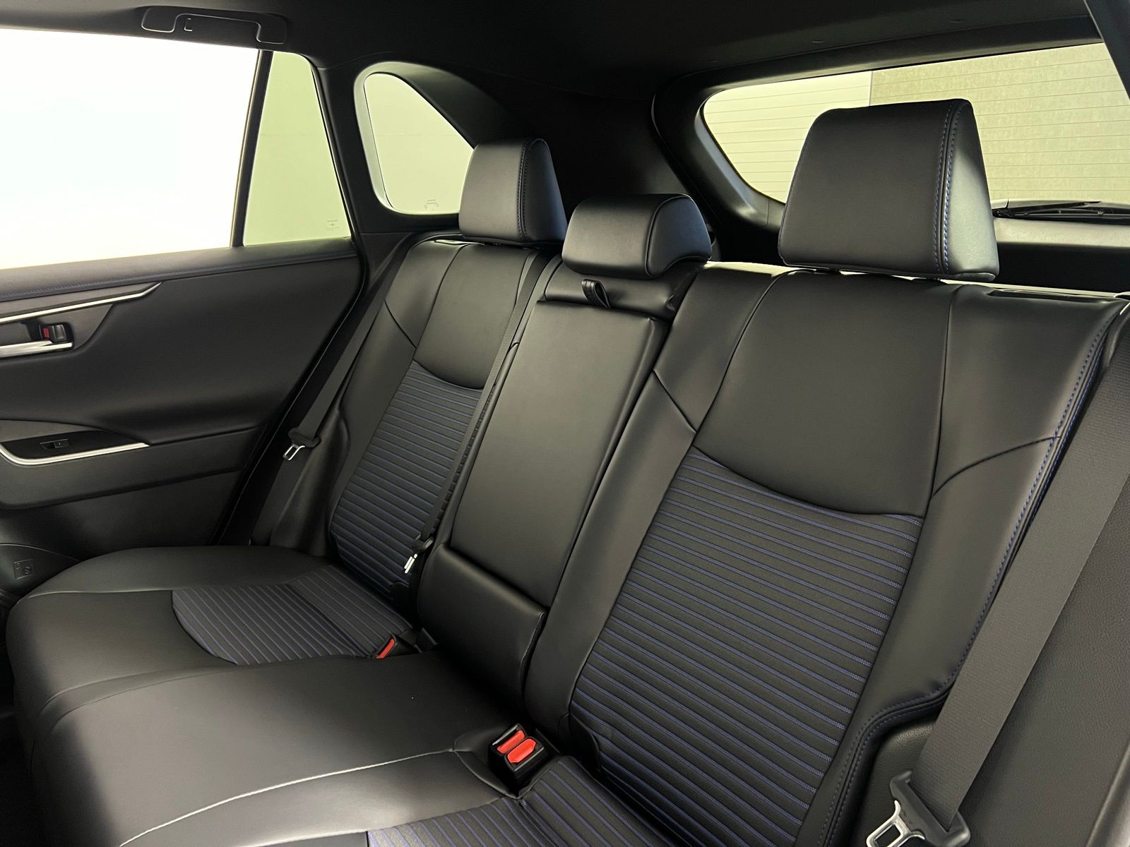 Thumbnail: 2025 Toyota RAV4 - 20