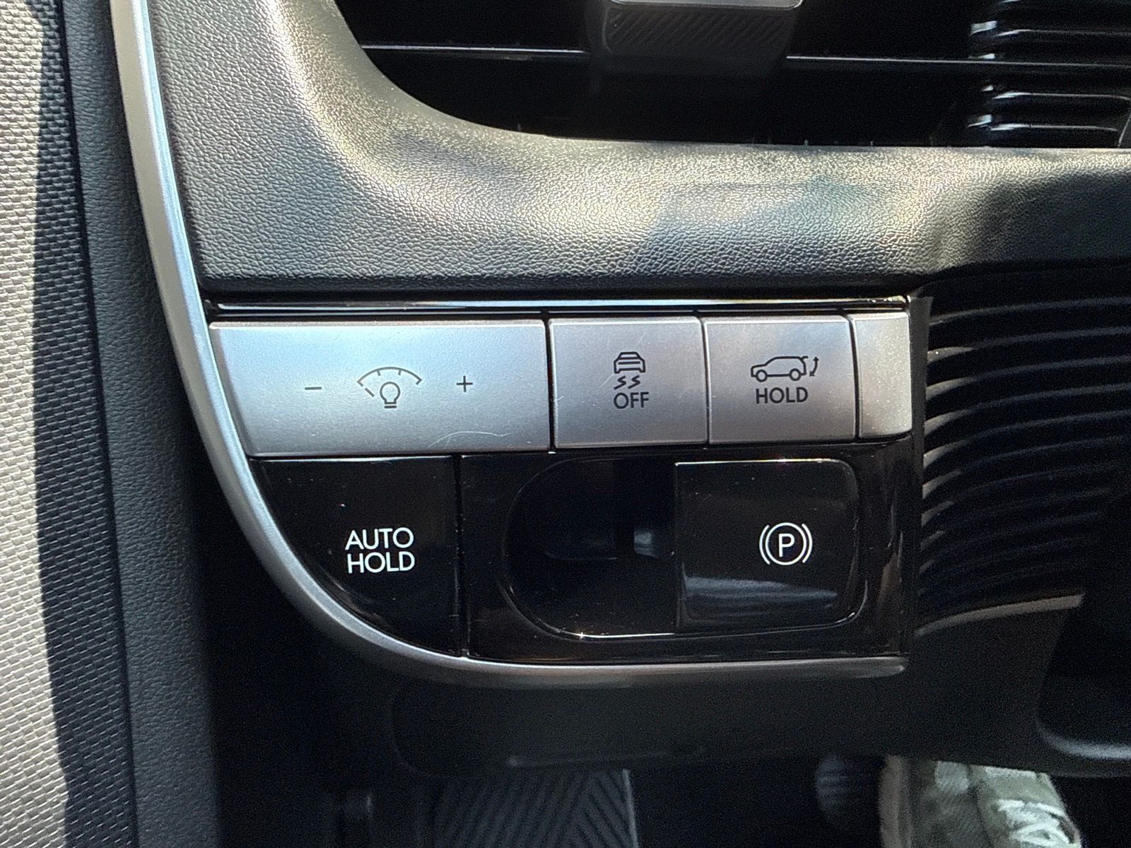 Used 2024 Black Hyundai SEL image 23