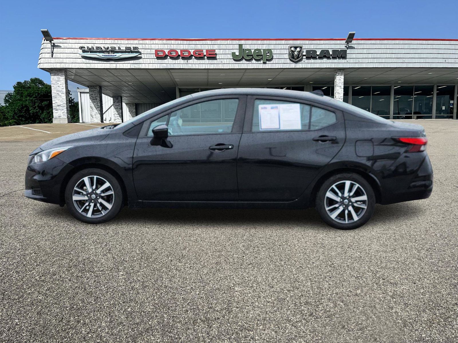 2021 Nissan Versa 1.6 SV 3