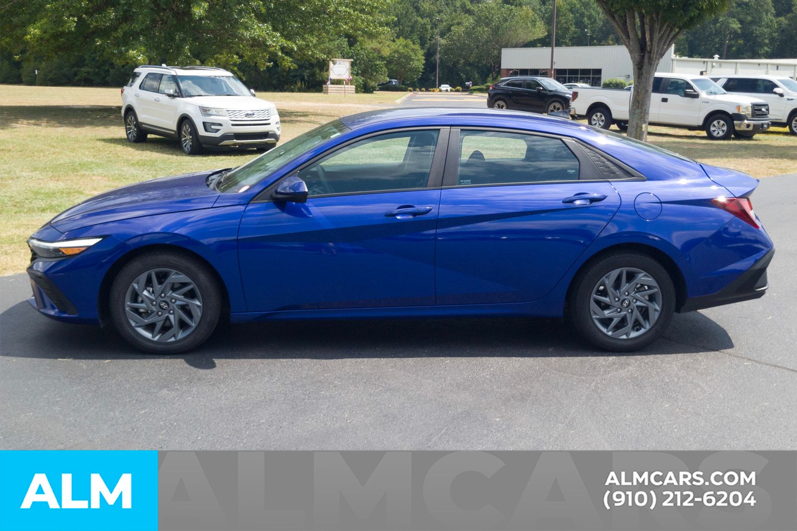 Used 2024 Blue Hyundai SEL image 10