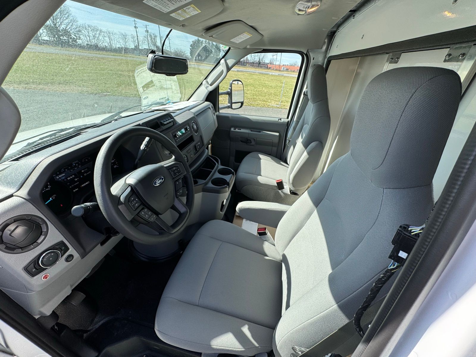 2025 Ford E-Series Cutaway Base - Photo 7