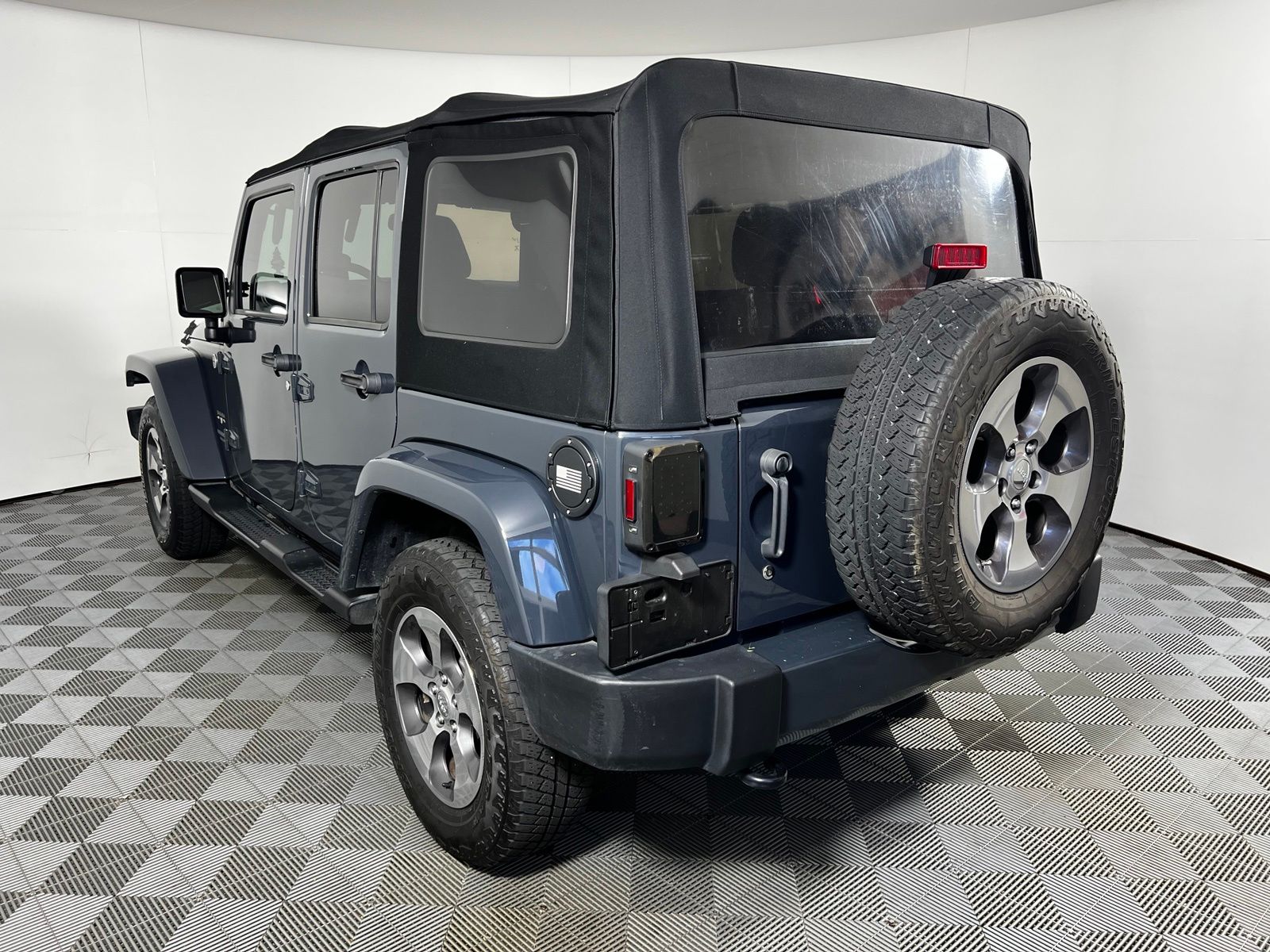Thumbnail: 2017 Jeep Wrangler - 7