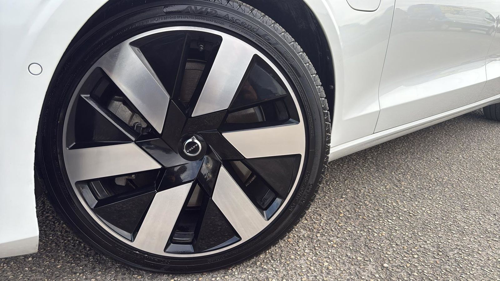 Used Car 2024 Volvo S60 Recharge Plug-in Hybrid  T8 Plus Dark Theme For Sale Under $40,000 In Austin, Texas