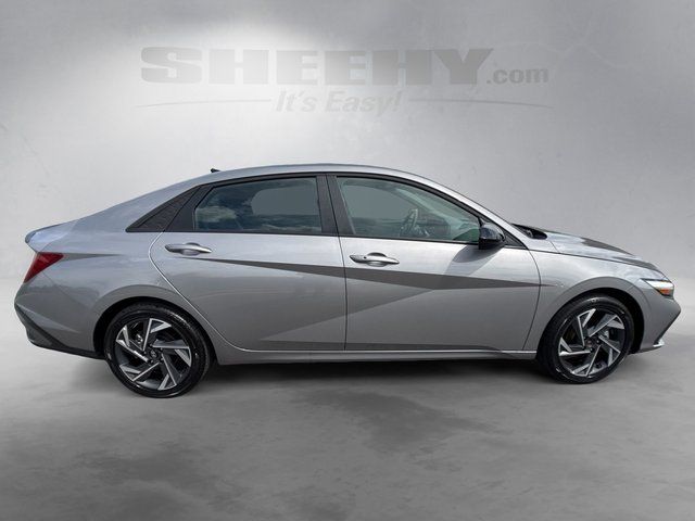 Used 2025  Hyundai SEL Sport image 11