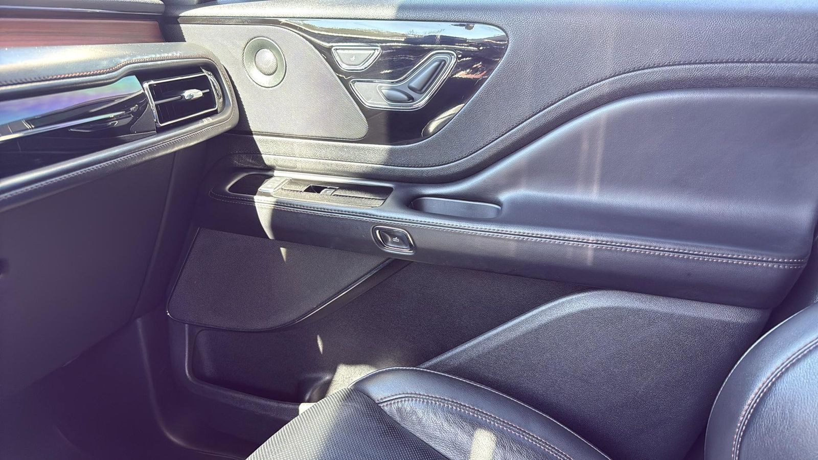 Used Car 2023 Lincoln Aviator  Reserve For Sale Under $50,000 In Austin, Texas